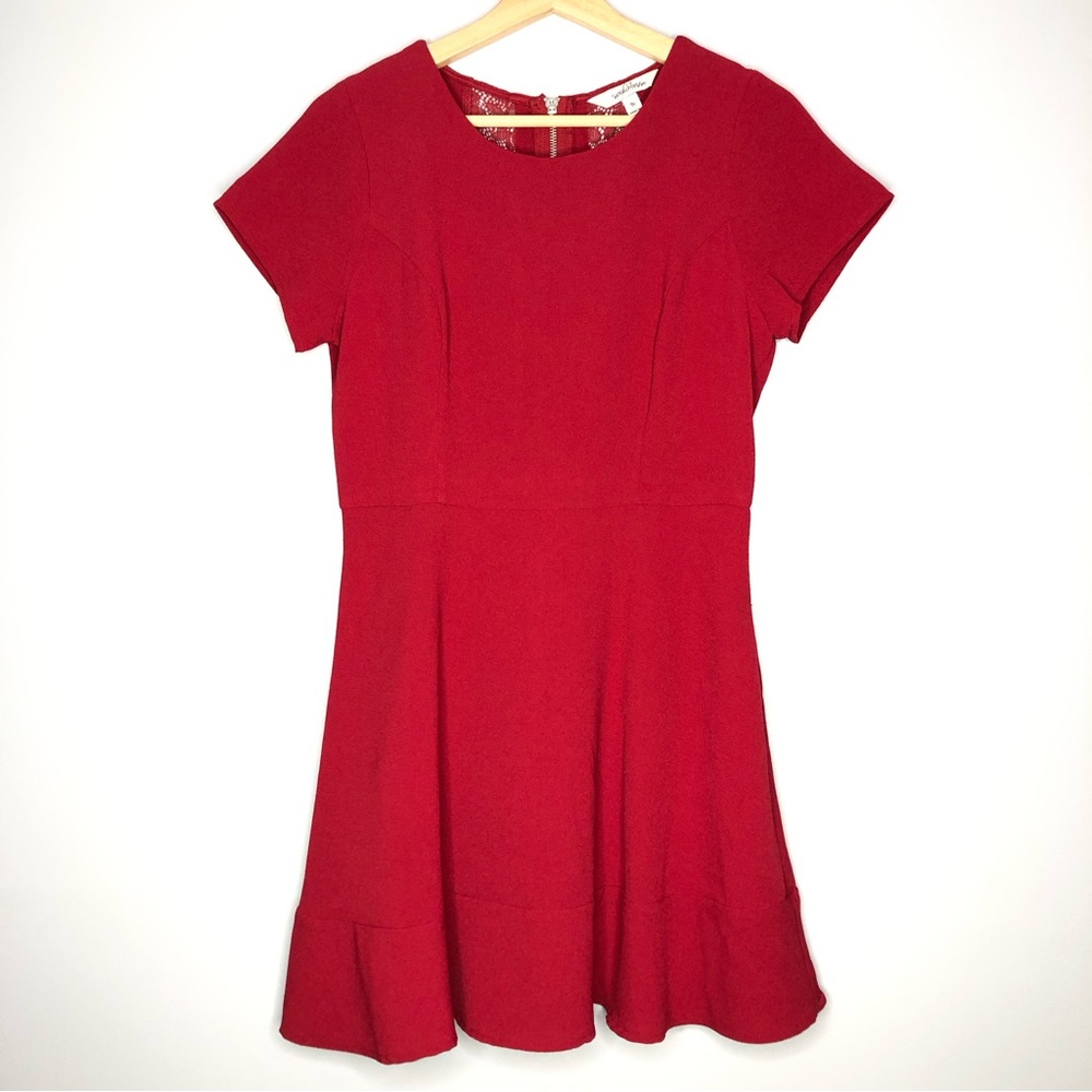 SPEECHLESS Women's Red Short Sleeve Mini Shift Dress Lace Back Crew Neck Ruffle